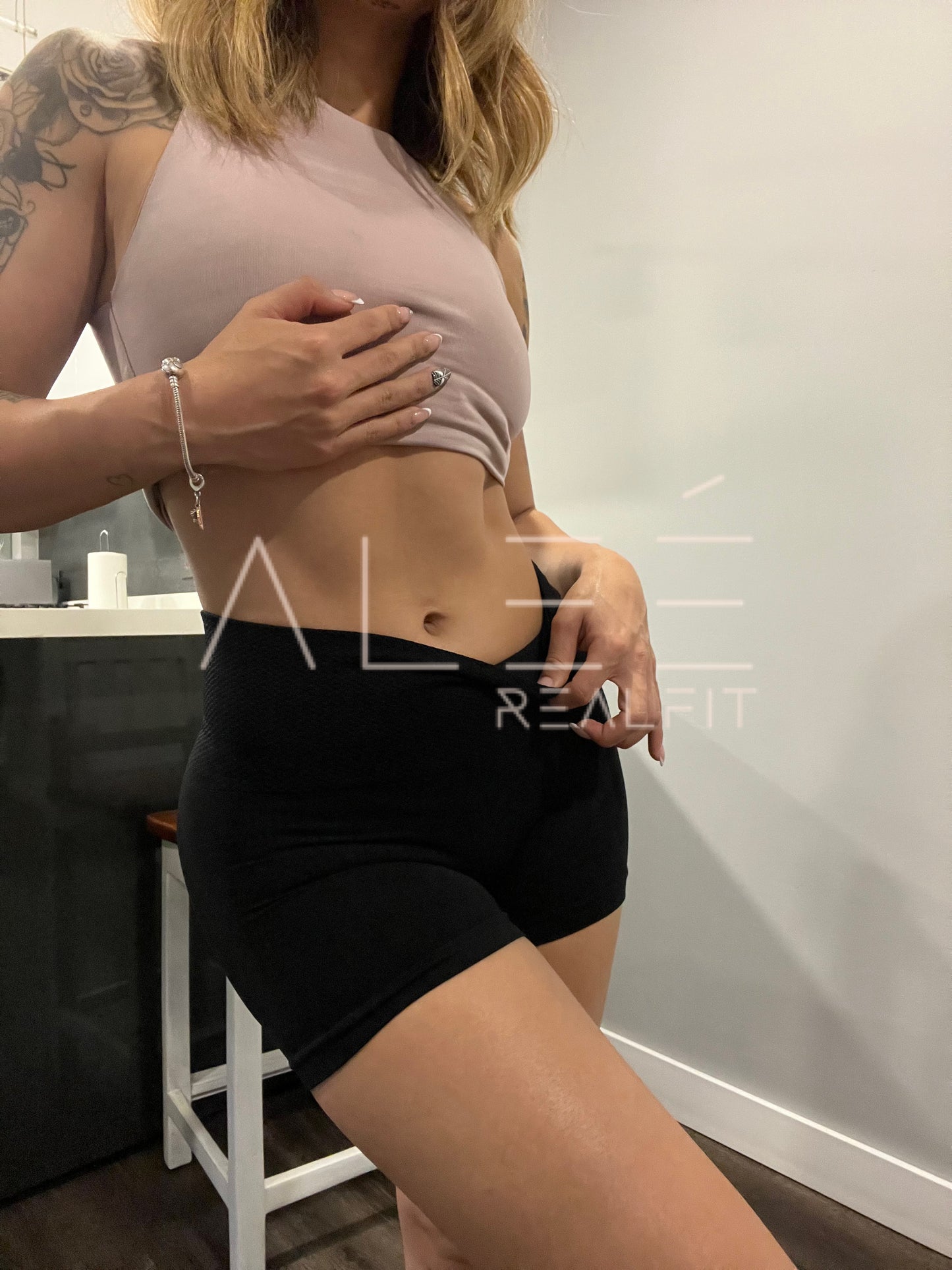Short levanta cola con faja original